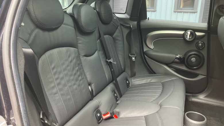 MINI Hatchback 1.5 Cooper Exclusive 5dr Auto [Comfort/Nav Pack] Petrol Hatchback